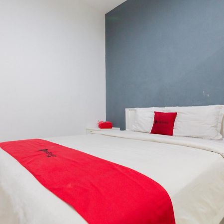 Reddoorz Plus Near Living Plaza Jababeka Cikarang Eksteriør billede