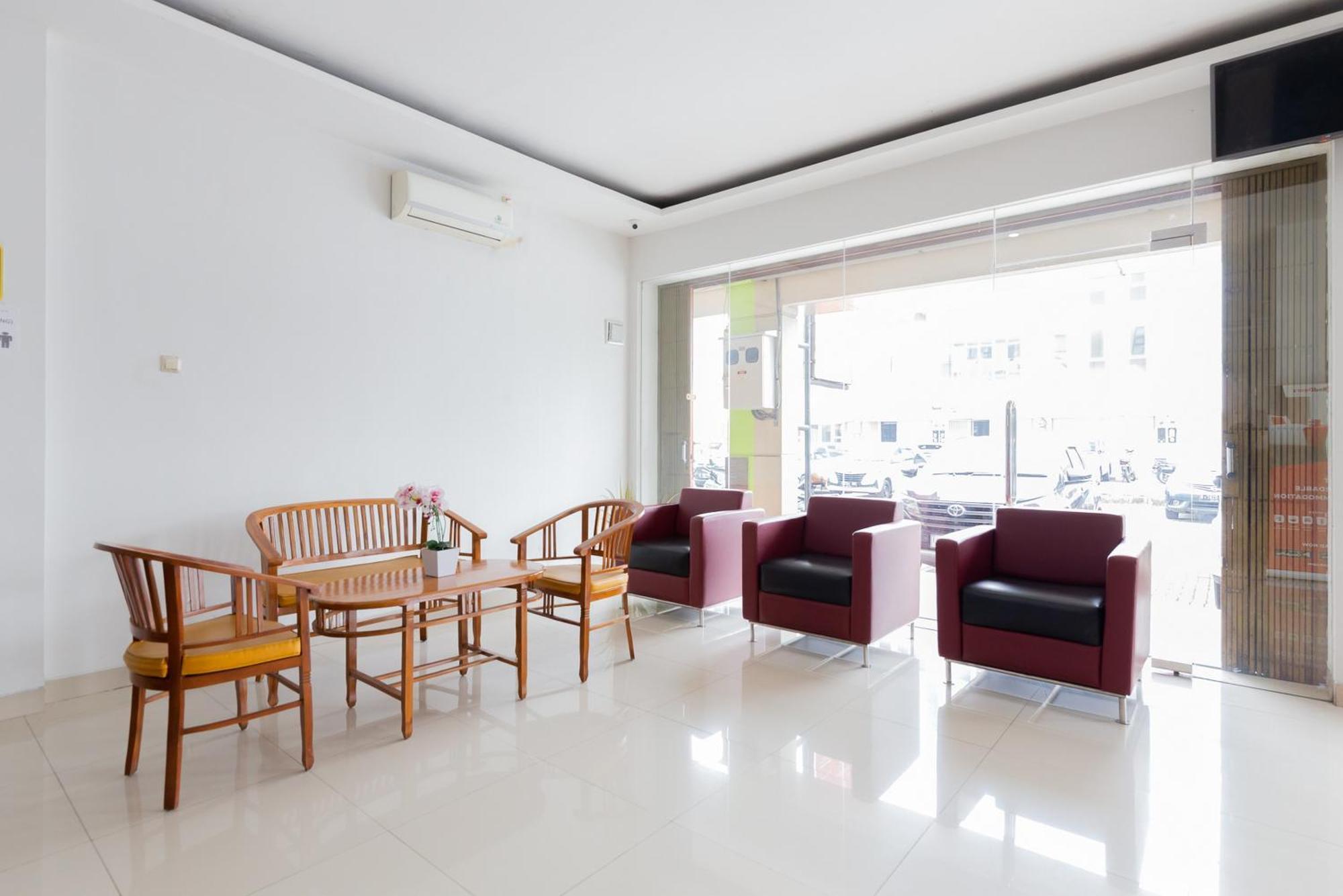 Reddoorz Plus Near Living Plaza Jababeka Cikarang Eksteriør billede