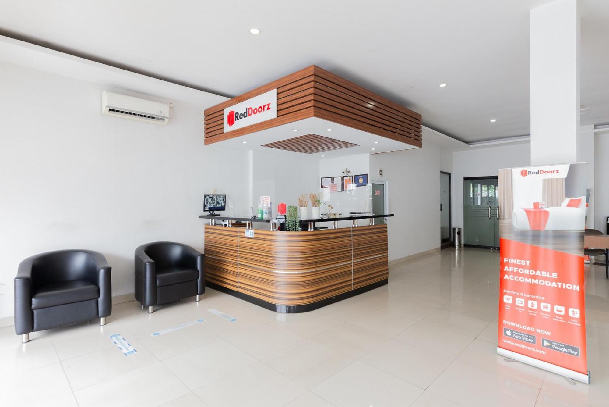 Reddoorz Plus Near Living Plaza Jababeka Cikarang Eksteriør billede