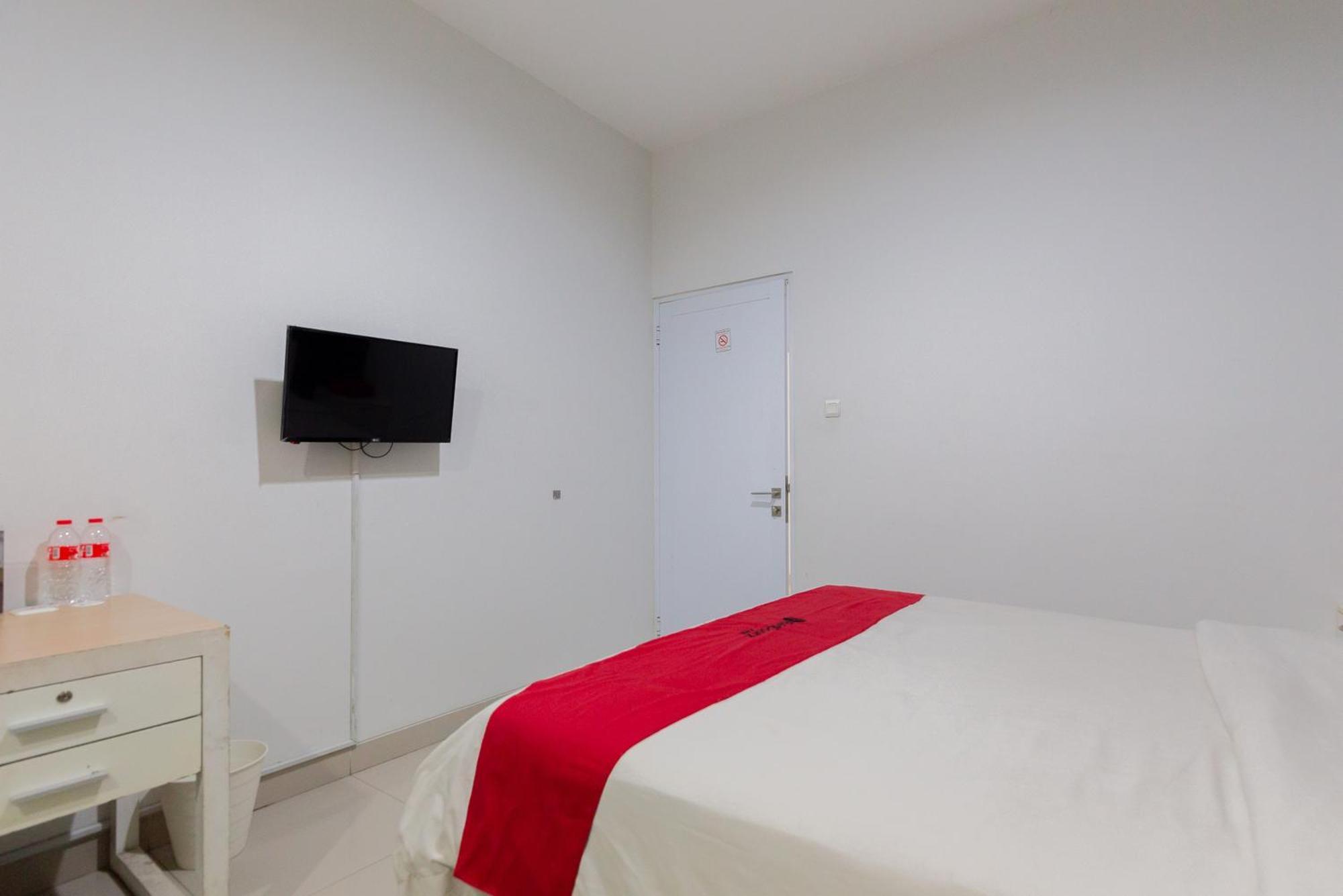 Reddoorz Plus Near Living Plaza Jababeka Cikarang Eksteriør billede