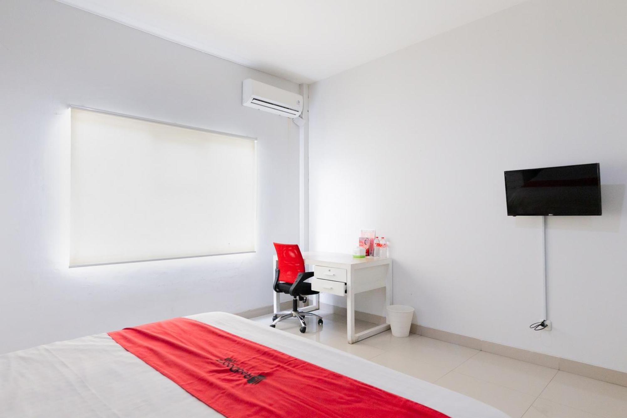 Reddoorz Plus Near Living Plaza Jababeka Cikarang Eksteriør billede