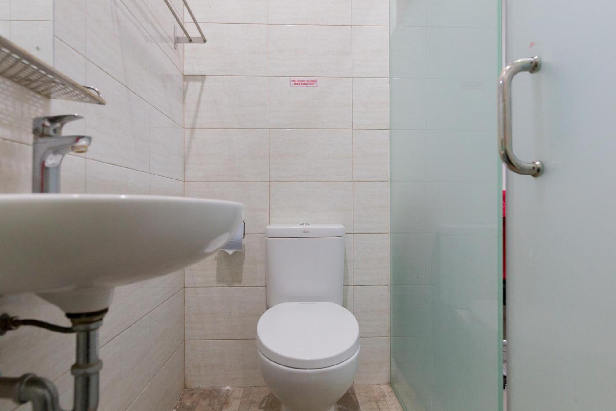Reddoorz Plus Near Living Plaza Jababeka Cikarang Eksteriør billede