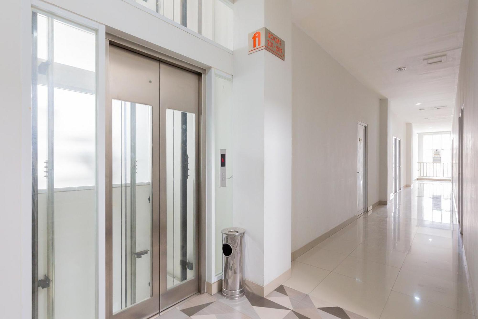 Reddoorz Plus Near Living Plaza Jababeka Cikarang Eksteriør billede