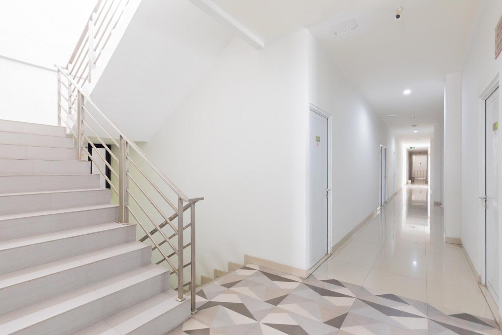 Reddoorz Plus Near Living Plaza Jababeka Cikarang Eksteriør billede
