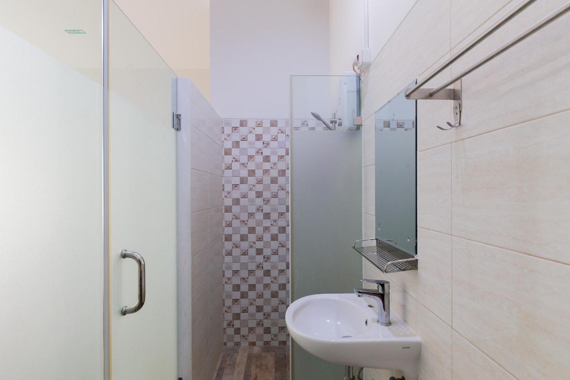 Reddoorz Plus Near Living Plaza Jababeka Cikarang Eksteriør billede