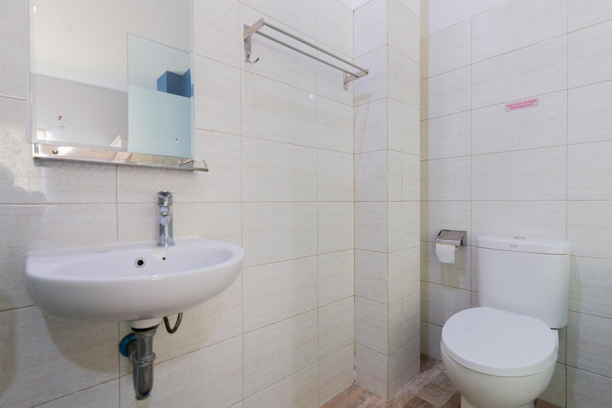 Reddoorz Plus Near Living Plaza Jababeka Cikarang Eksteriør billede