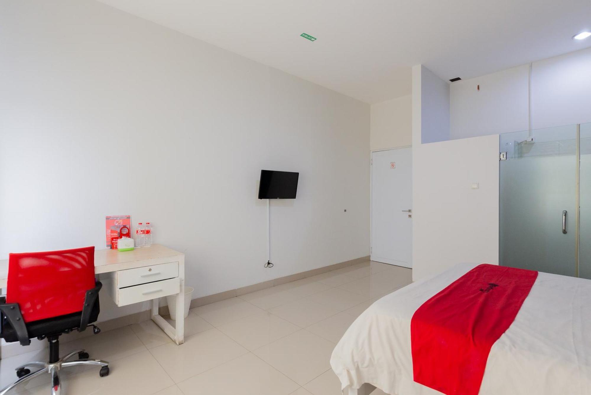 Reddoorz Plus Near Living Plaza Jababeka Cikarang Eksteriør billede