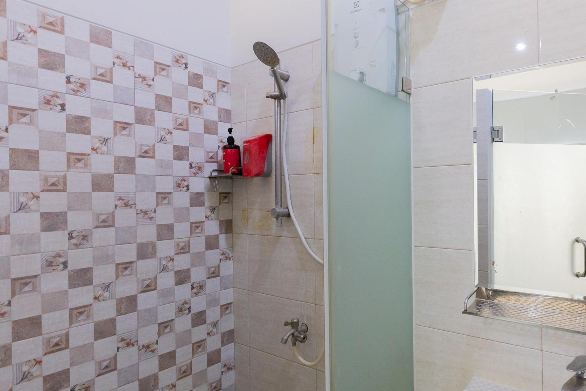 Reddoorz Plus Near Living Plaza Jababeka Cikarang Eksteriør billede