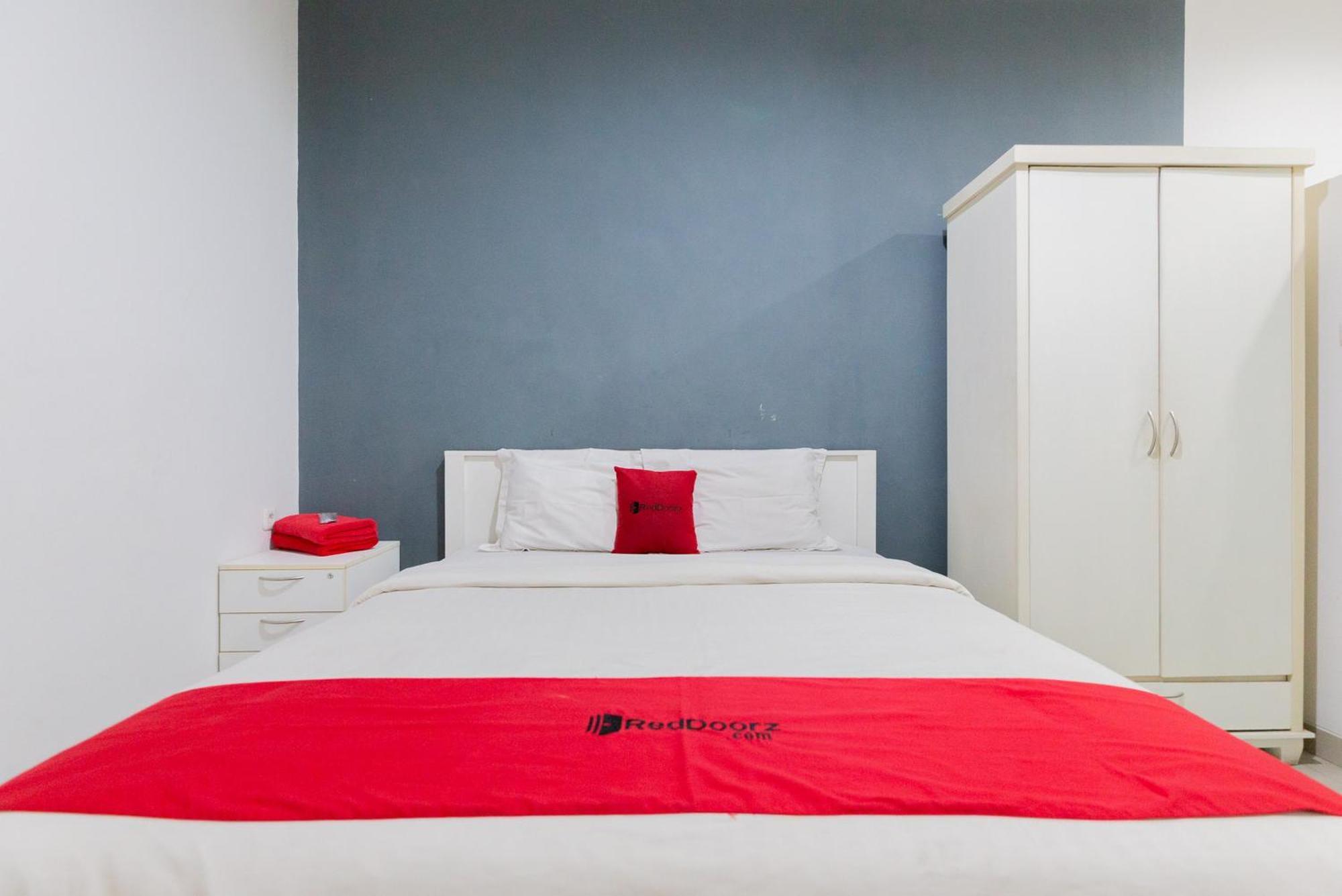 Reddoorz Plus Near Living Plaza Jababeka Cikarang Eksteriør billede