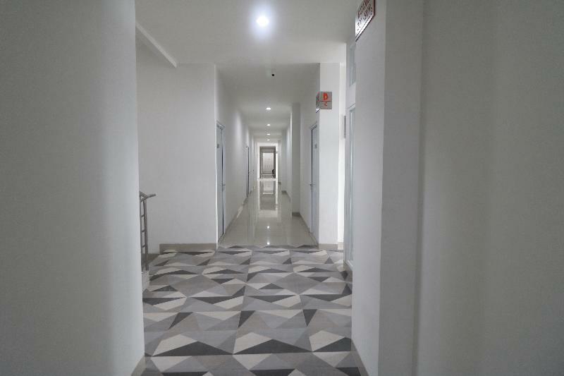 Reddoorz Plus Near Living Plaza Jababeka Cikarang Eksteriør billede