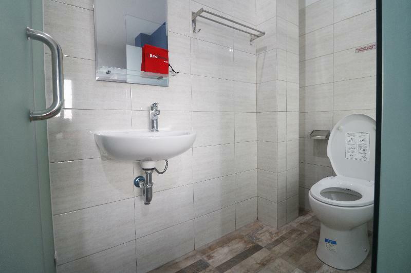 Reddoorz Plus Near Living Plaza Jababeka Cikarang Eksteriør billede